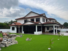 Corner Villa Tmn Daya near Mount Austin JB